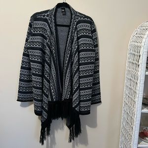 SHYANNE Women’s Sweater Wrap Country Southwestern Long Sleeve Fringed Hem Medium